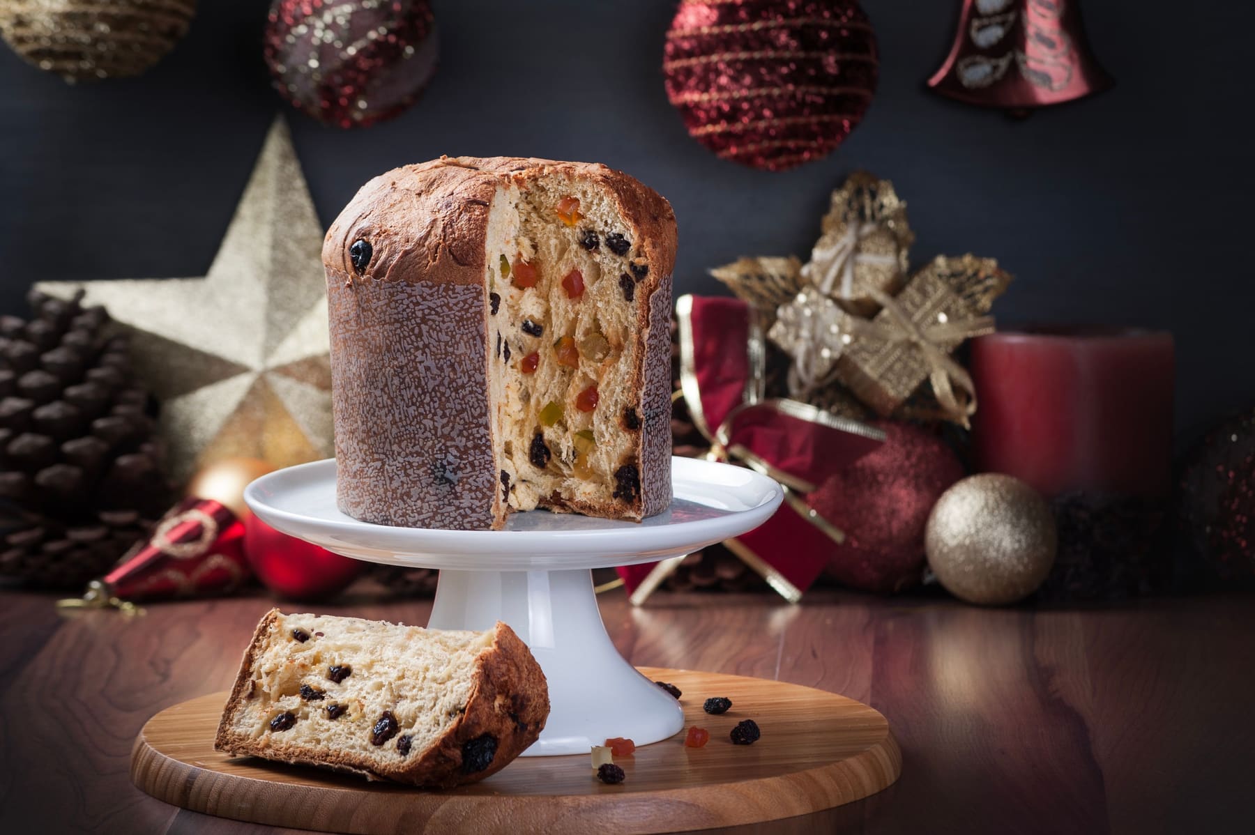 Panettone artigianale tagliato, con frutta candita e uvetta