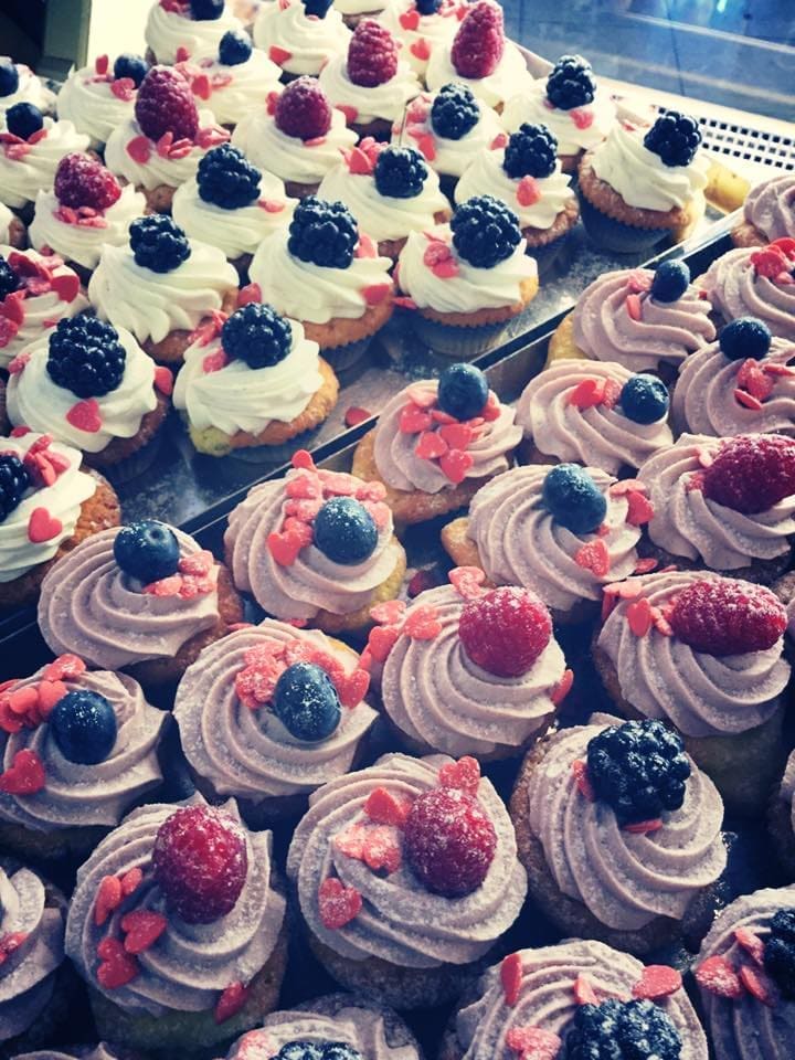 Cupcake ai frutti di bosco per buffet dolce