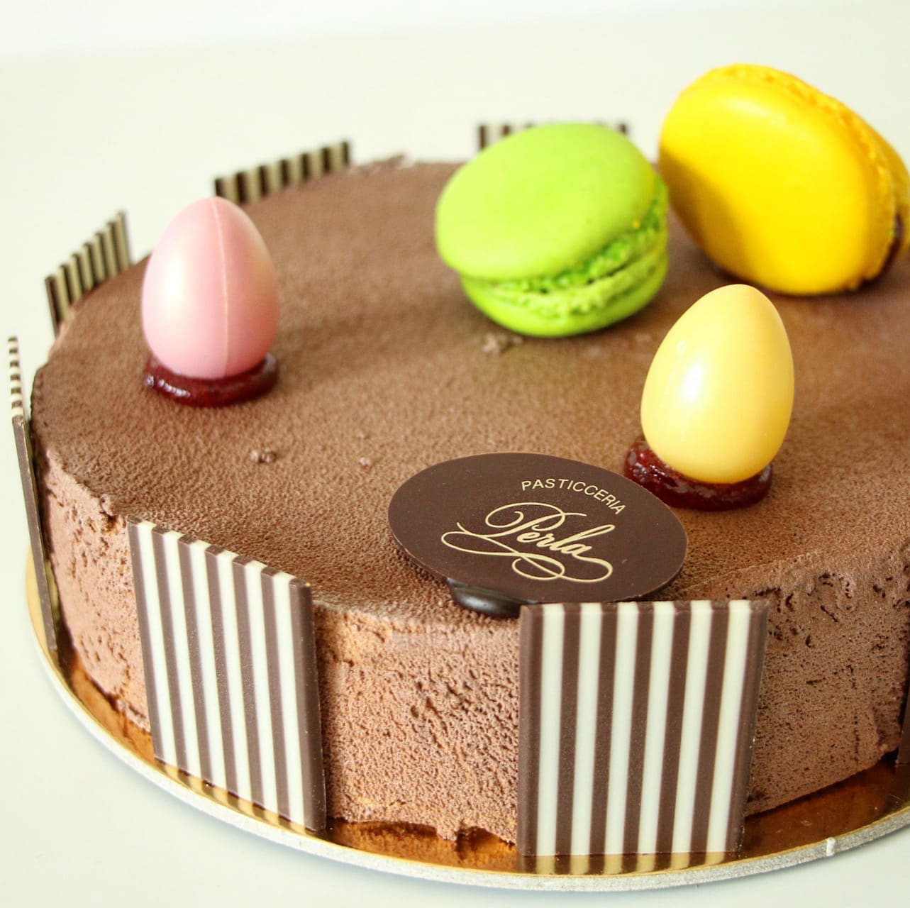 Dettaglio torta con rose fresche