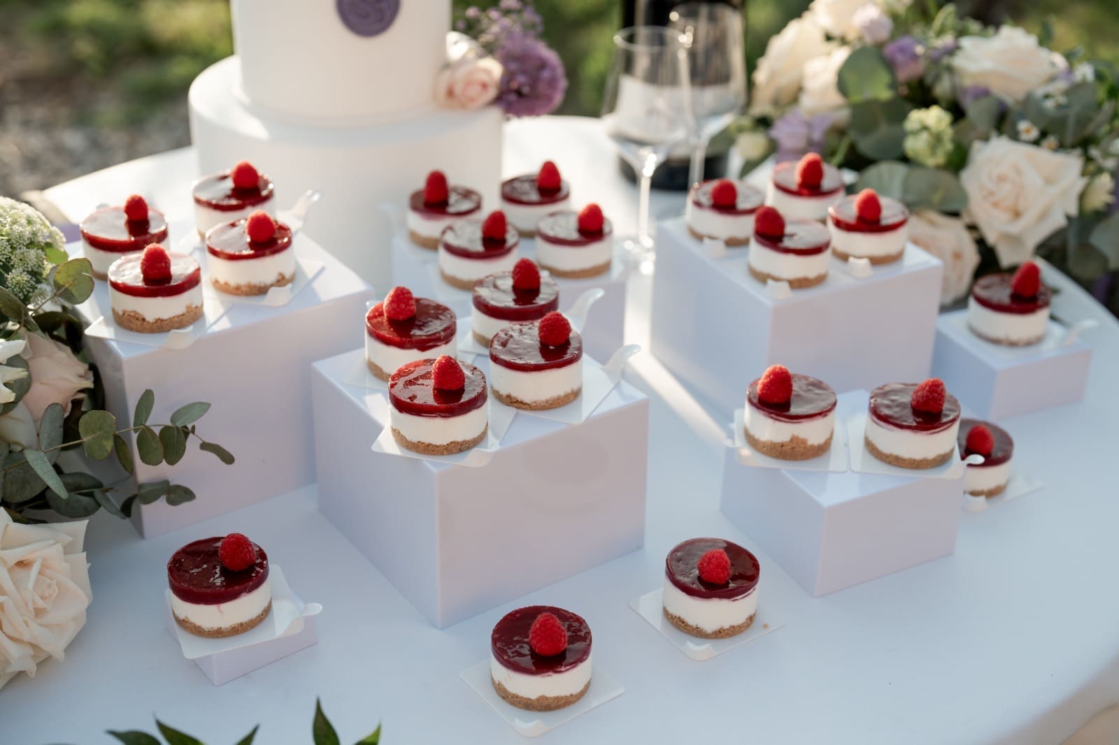 Tavolo dolce per matrimonio all’aperto